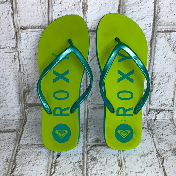 ***2/$15 Roxy flip-flops